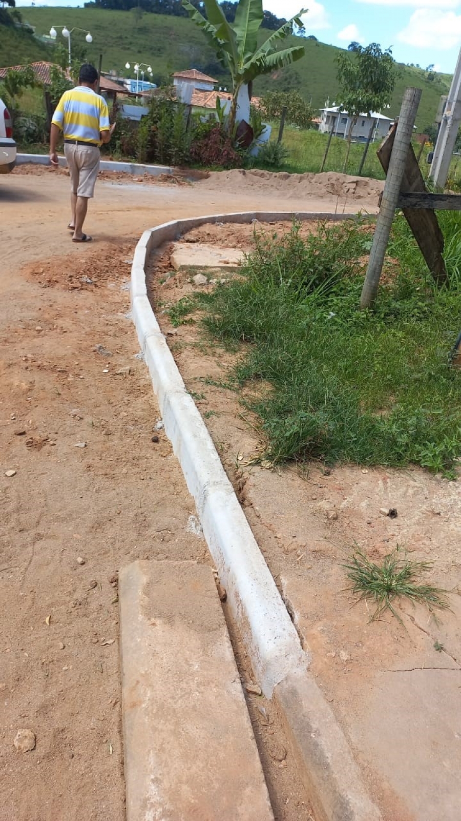 006 - Pavimentação de diversas ruas em concreto e corrimão