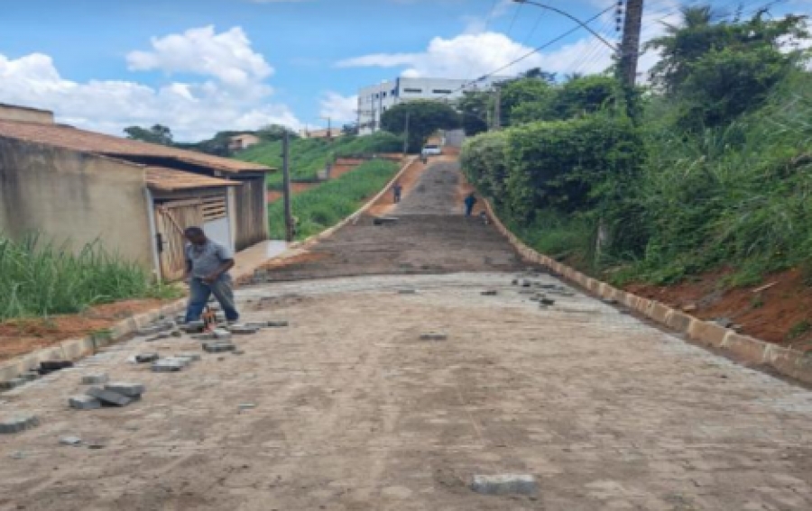 025 - EXECUÇÃO DE OBRAS DE PAVIMENTAÇÃO E DRENAGEM - BAIRRO SOL MAIOR