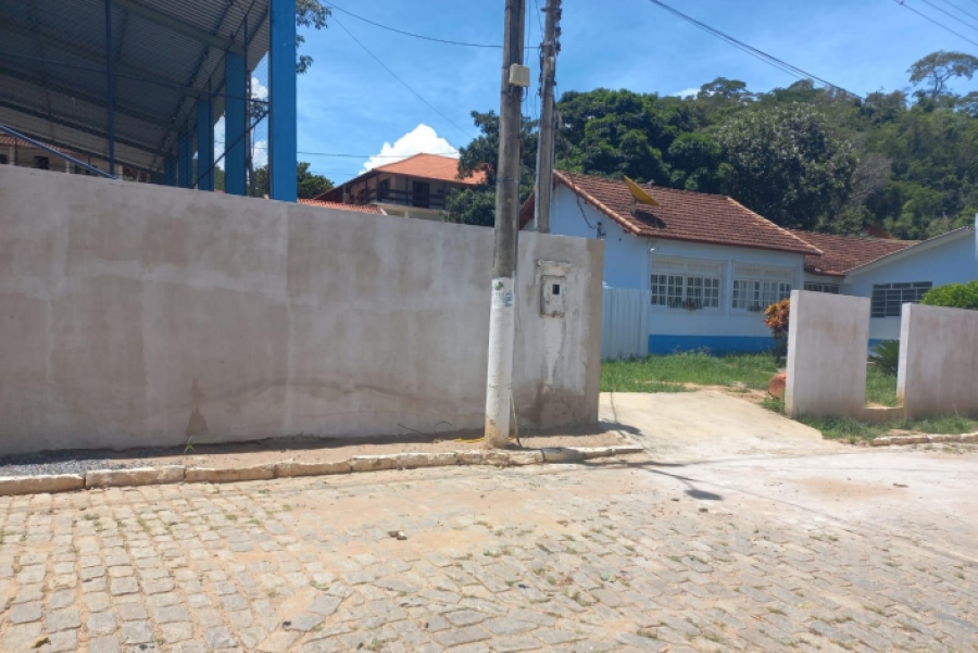 033 - REFORMA COMPLEMENTAR NA ESCOLA MUNICIPAL LUIZA DE ARAUJO BRAZ, NO DISTRITO CÓRREGO DA PRATA